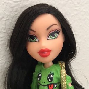 Bratz Doll ‘Jade’ 2015 MGA with outfit. Articulated knees.New, never used.